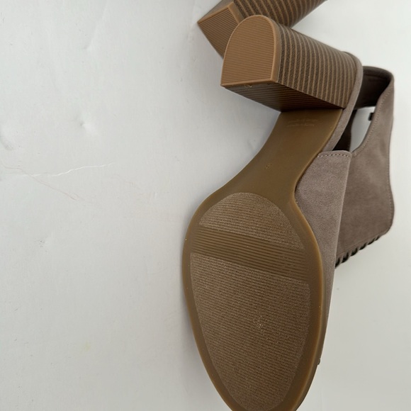 NWT GAP suede braided peep toe sandals women Size 8 block heel - Picture 9 of 9